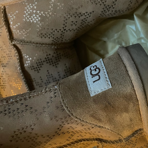 UGG AUSTRALIA METALLIC BOOTS - Picture 4 of 5